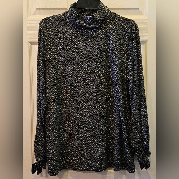 Susan Graver Grey Cheetah Print Top - Picture 1 of 8